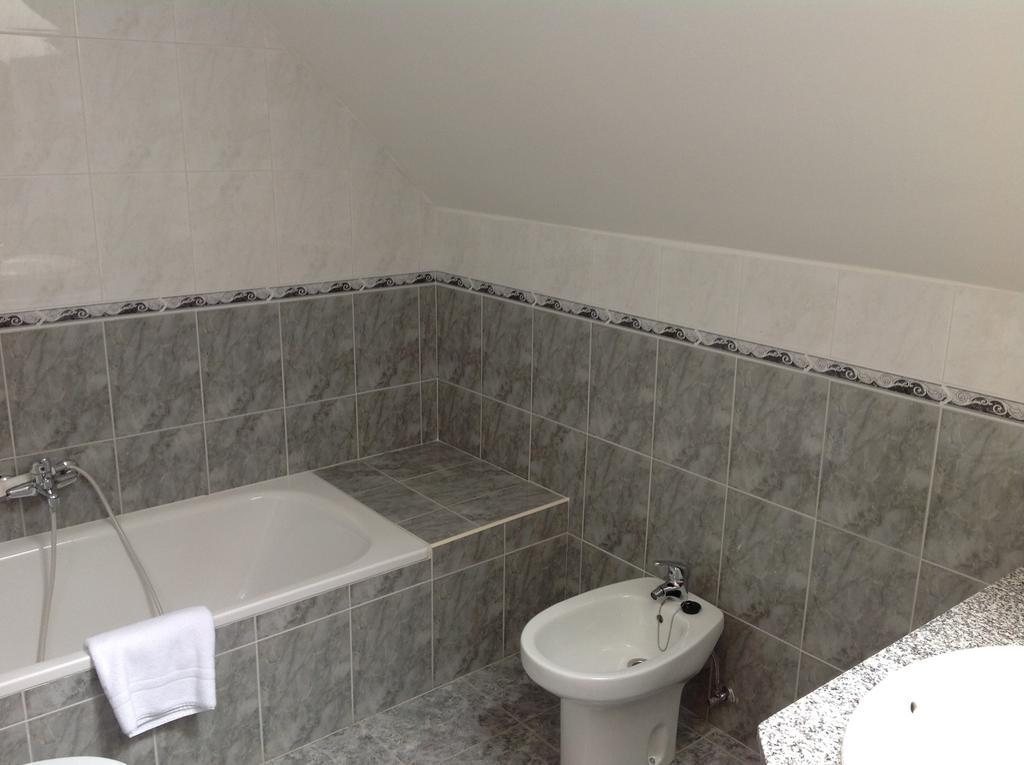 Hostal San Froilan La Virgen del Camino Exterior photo