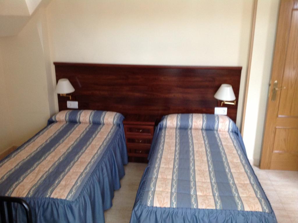 Hostal San Froilan La Virgen del Camino Exterior photo