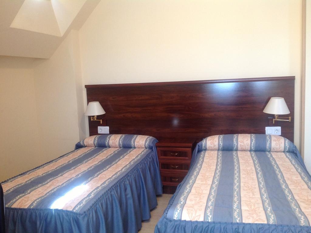 Hostal San Froilan La Virgen del Camino Room photo