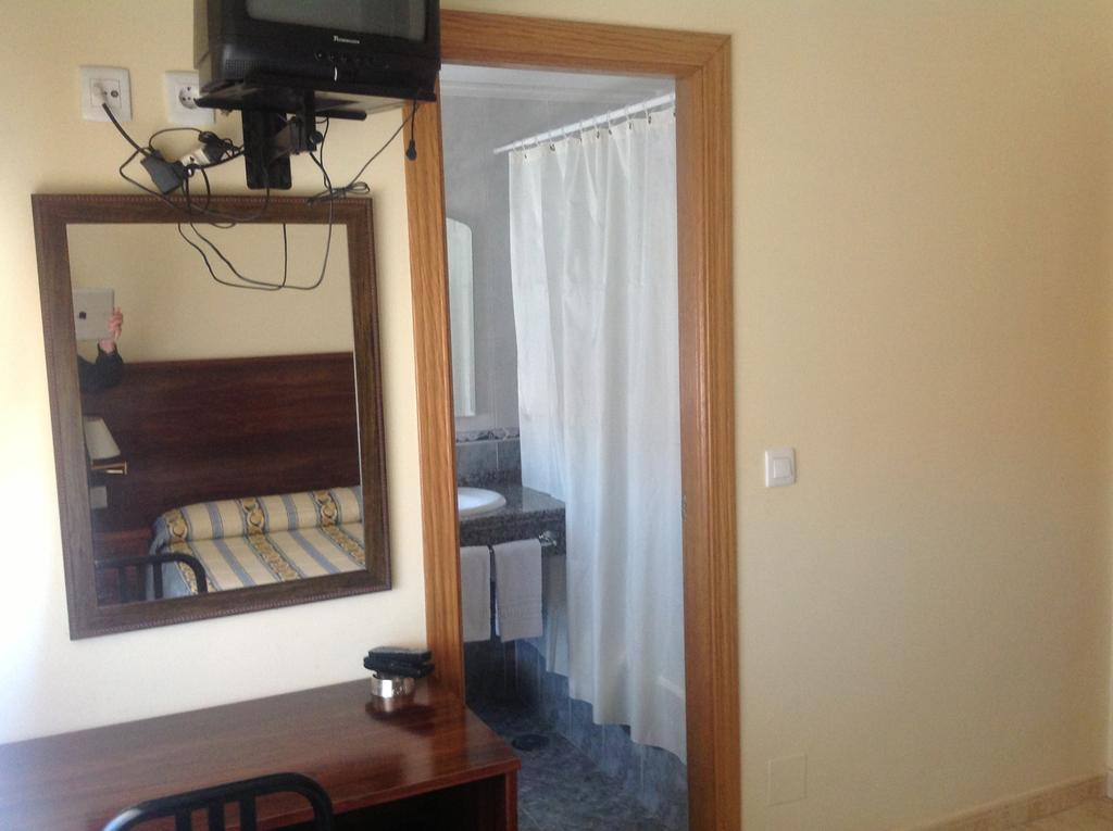 Hostal San Froilan La Virgen del Camino Room photo