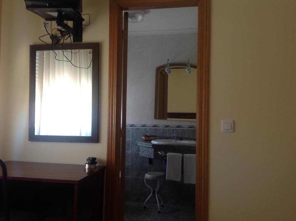 Hostal San Froilan La Virgen del Camino Room photo