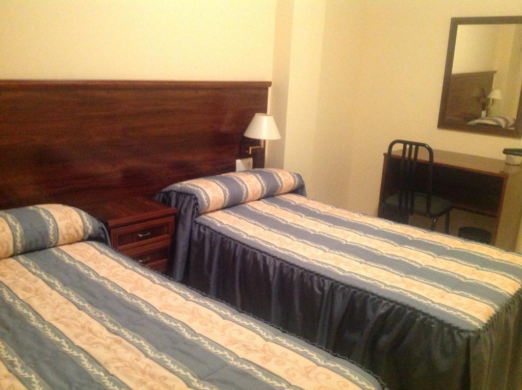 Hostal San Froilan La Virgen del Camino Room photo