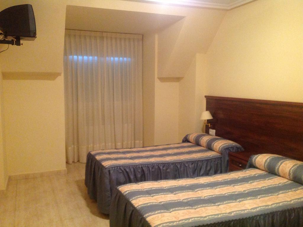 Hostal San Froilan La Virgen del Camino Room photo