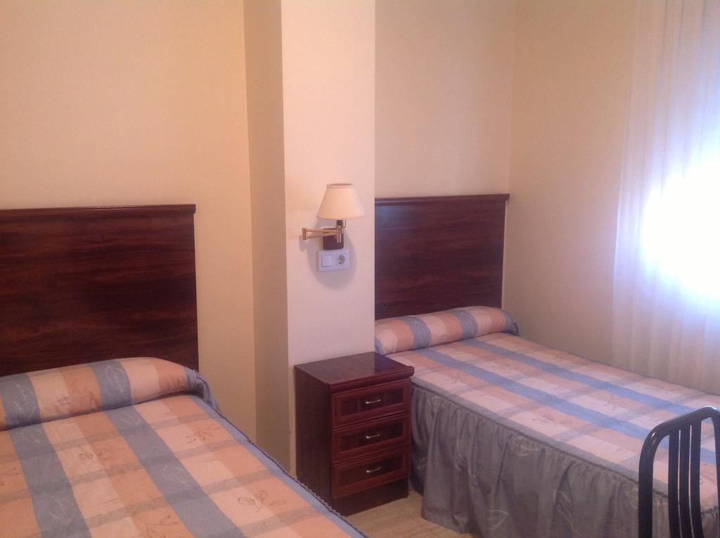 Hostal San Froilan La Virgen del Camino Room photo
