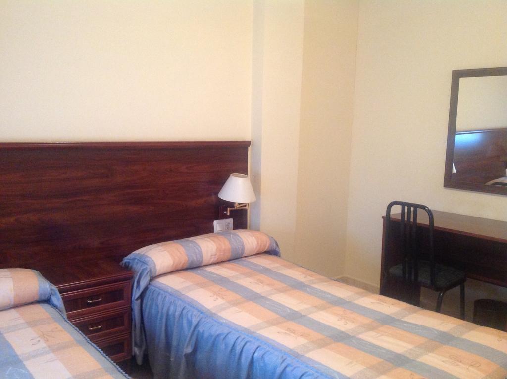 Hostal San Froilan La Virgen del Camino Room photo
